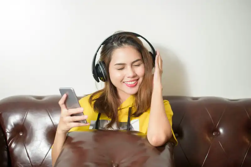 Home One-Minute Mindfulness Breaks Between Rounds for Mobile Gamers