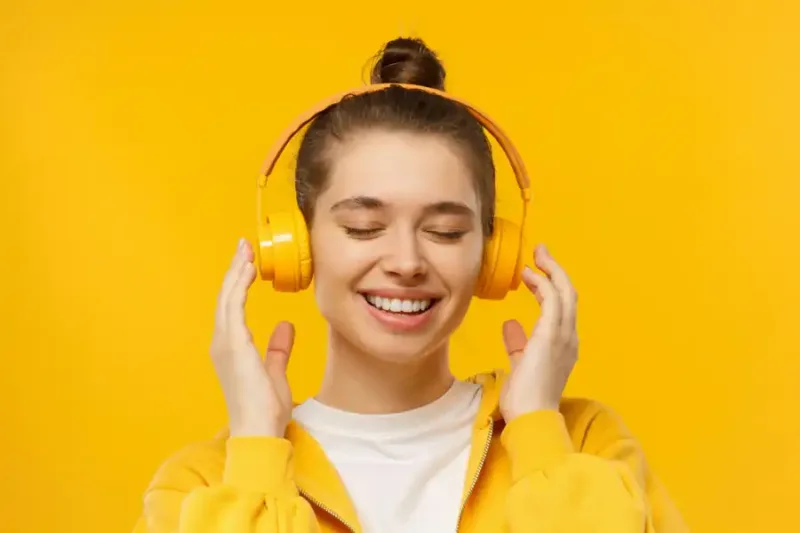 Headphones with calming visualization
